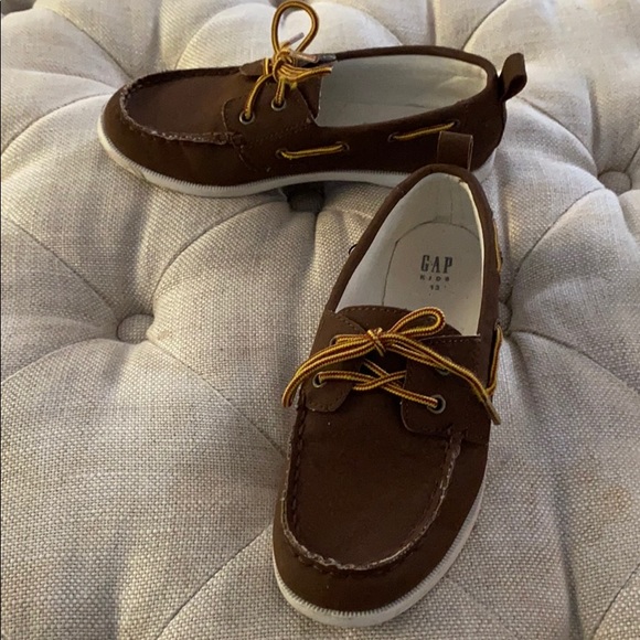 gap boat shoes